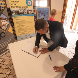 Zväčšiť fotografiu - Jedna z najväčších škôl v regióne oslávila storočnicu - TSK_SOŠ NM 100 rokov_mini (1 of 98)